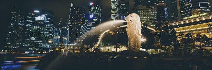 Merlion statue in Singapore at night